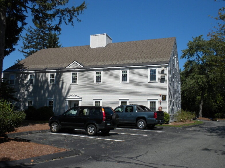 More Photos Of 40 Salem St, Lynnfield Office For Lease
