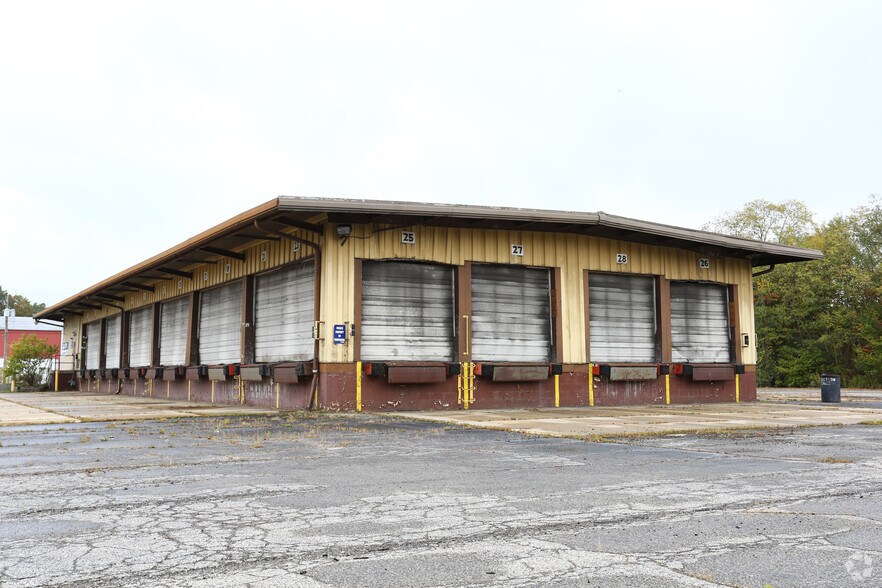 More Photos Of 3020 Gale Ave, Hubbard Truck Terminal For Sale
