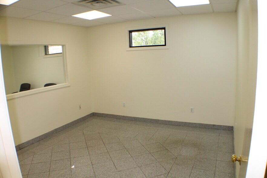More Photos Of 1637 N Eastman Rd, Kingsport Office For Lease