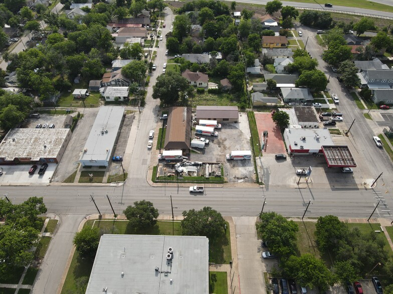 Primary Photo Of 2111 S Hackberry St, San Antonio Flex For Sale