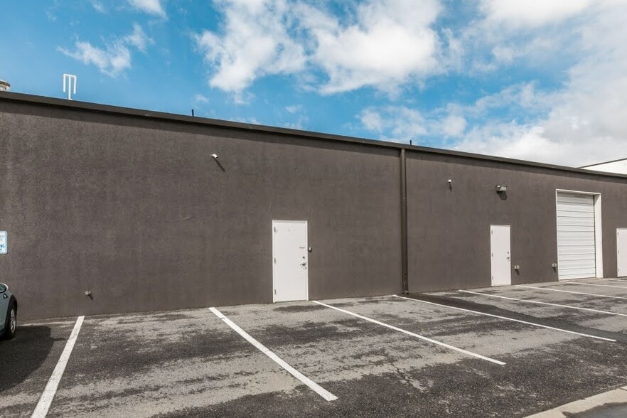 More Photos Of 420 N Redwood Rd, North Salt Lake General Retail For Sale