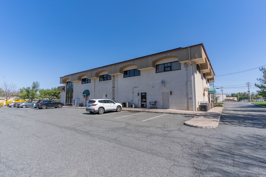 More Photos Of 14 Commerce St, Flemington Office For Lease