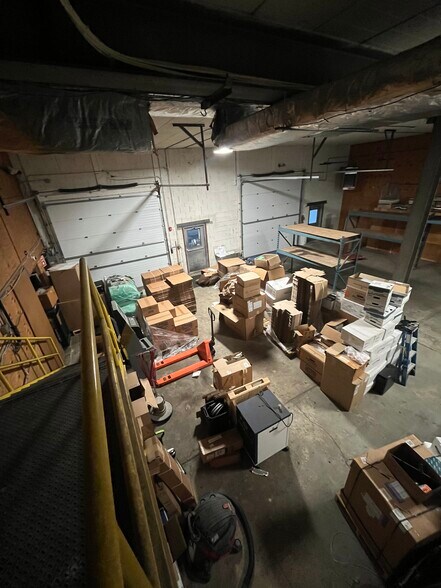 More Photos Of 600 Cayuga Rd, Cheektowaga Light Distribution For Lease