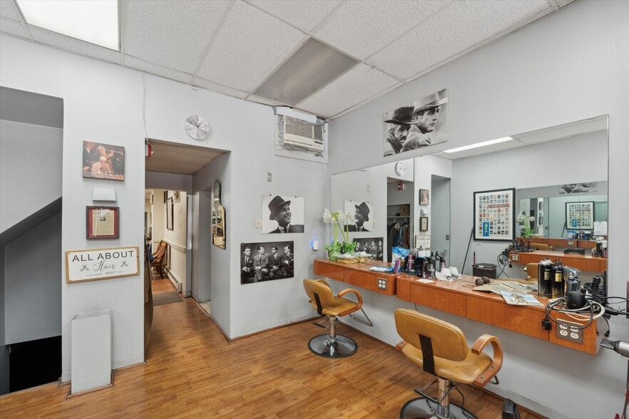 More Photos Of 42 S 19th St, Philadelphia Storefront Retail Residential For Lease