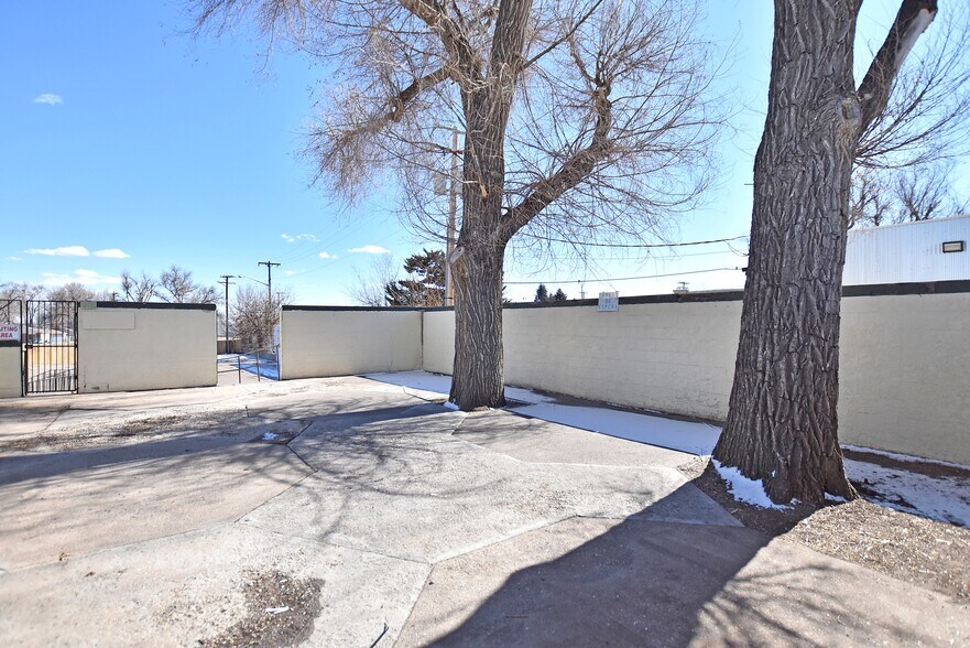 More Photos Of 2400-2408 8th Ave, Greeley Storefront Retail Office For Lease