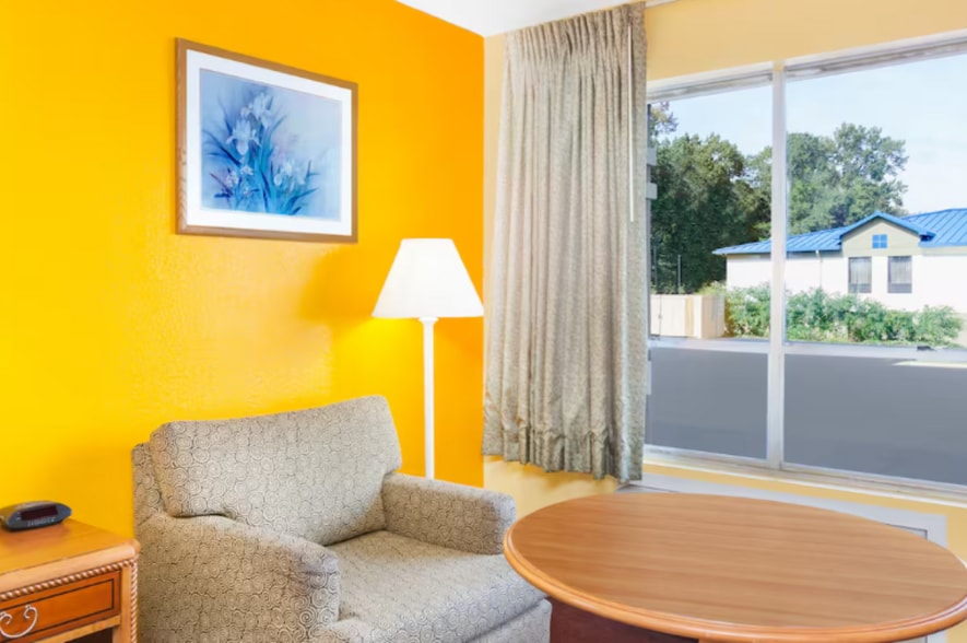 More Photos Of 1414 John Harden Dr, Jacksonville Hotel For Sale