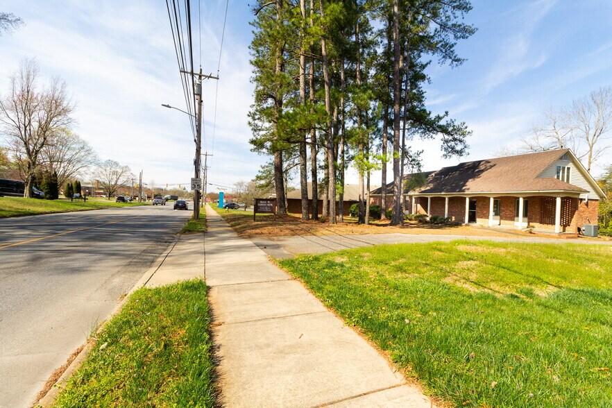 More Photos Of 810 W King St, Kings Mountain Office For Sale