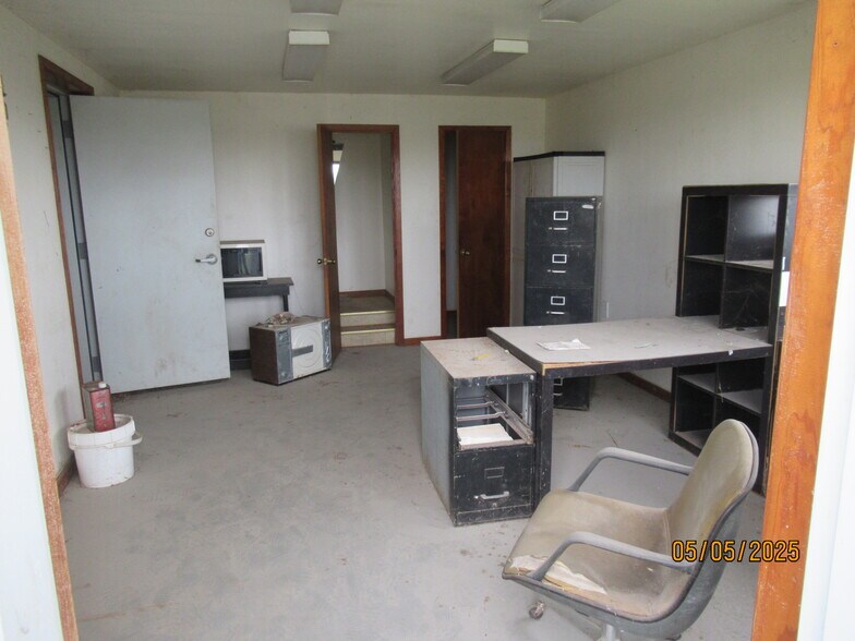More Photos Of 530 E 2nd St, Freeport Warehouse For Lease