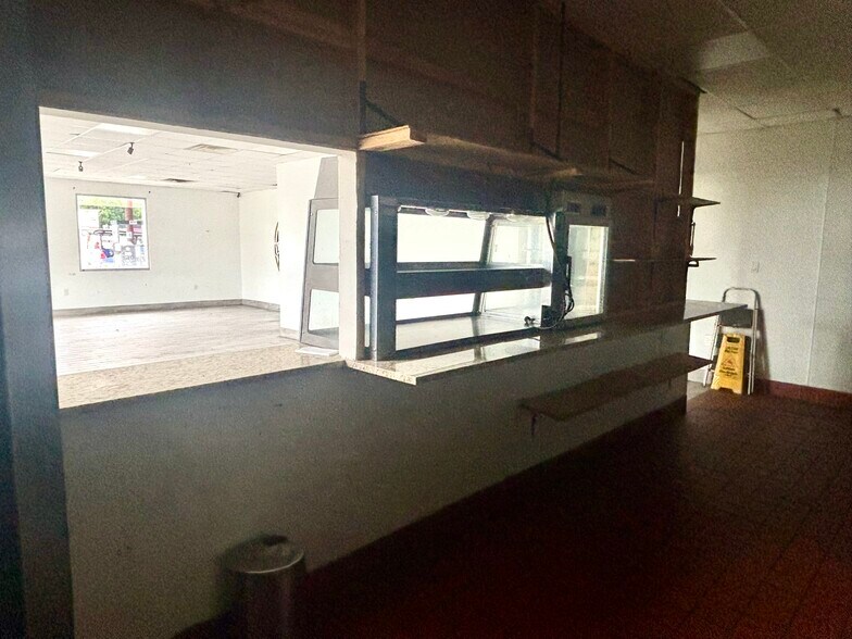 More Photos Of 5617 Mccart Ave, Fort Worth Service Station For Lease