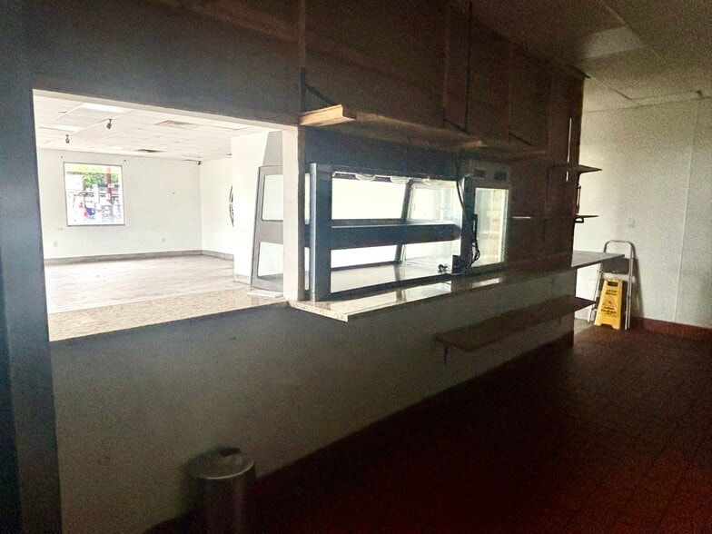 More Photos Of 5617 Mccart Ave, Fort Worth Restaurant For Lease
