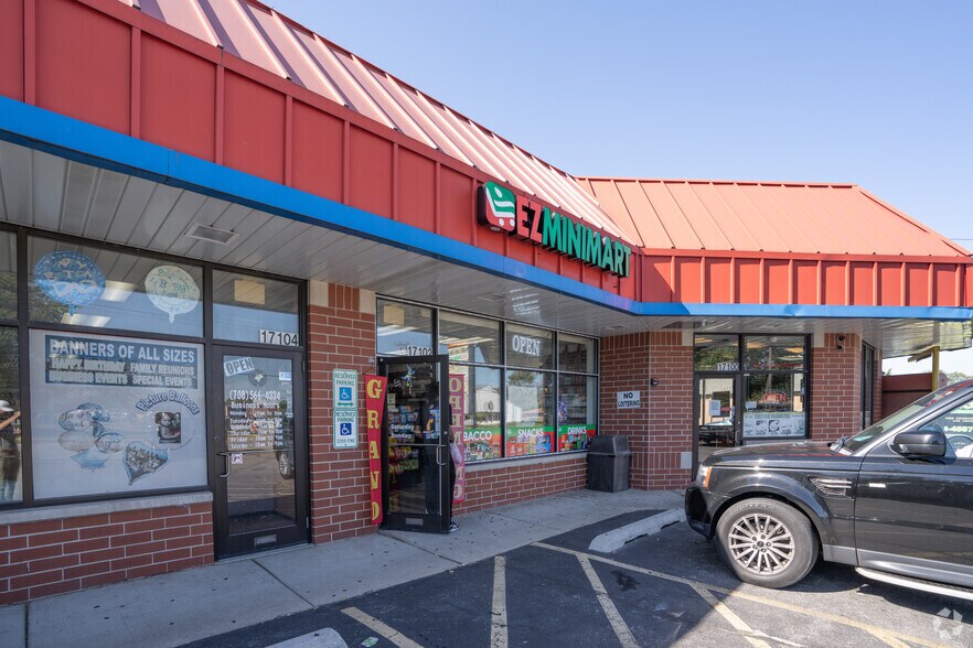 More Photos Of 17100-17114 S Park Ave, South Holland Storefront Retail Office For Lease