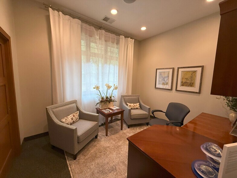 More Photos Of 7971 Moorsbridge Rd, Portage Medical For Lease