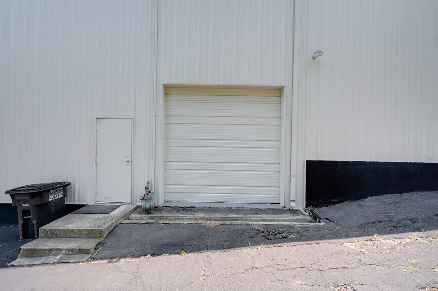 More Photos Of 5715 Kenwick St, San Antonio Warehouse For Lease