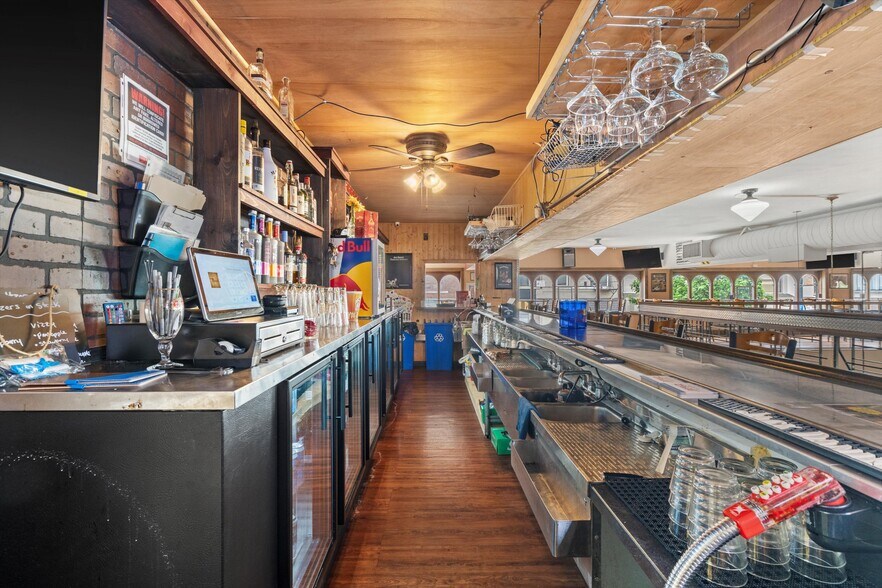 More Photos Of 522 6th St, Racine General Retail For Sale