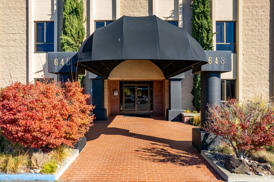 More Photos Of 643 Bair Island Rd, Redwood City Office For Lease