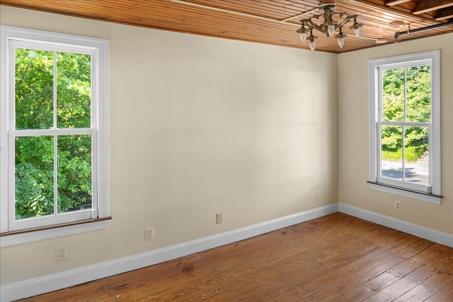 More Photos Of 159 N Sycamore St, Newtown Office For Lease