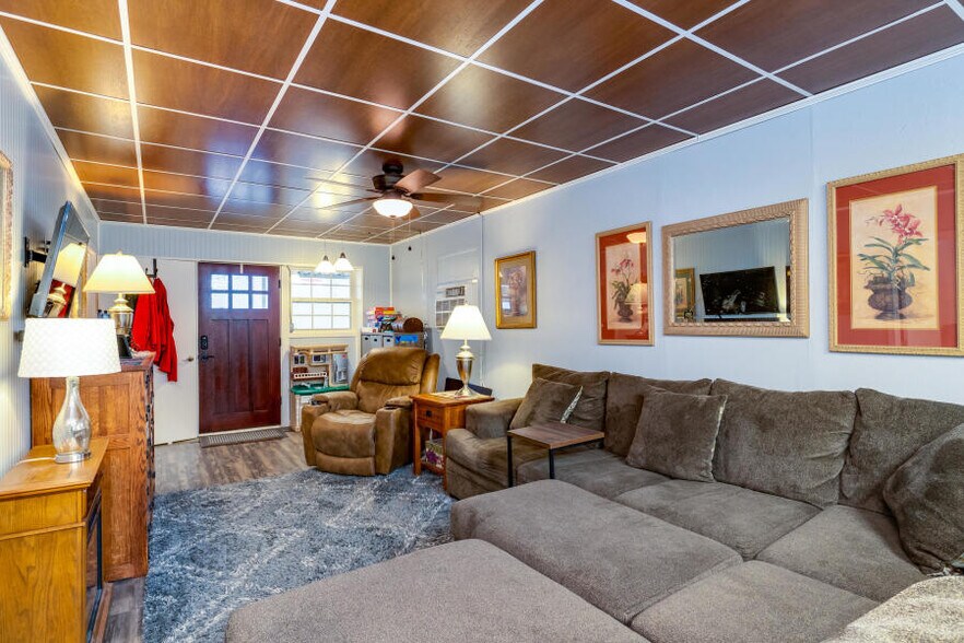 More Photos Of 2127-2129 W College St, Springfield Loft Creative Space For Sale