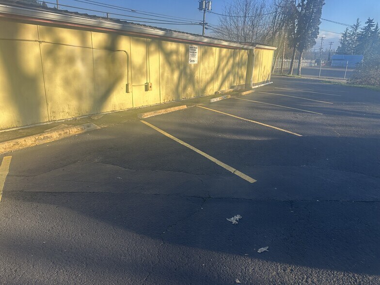 More Photos Of 4690 Franklin Blvd, Eugene Restaurant For Sale