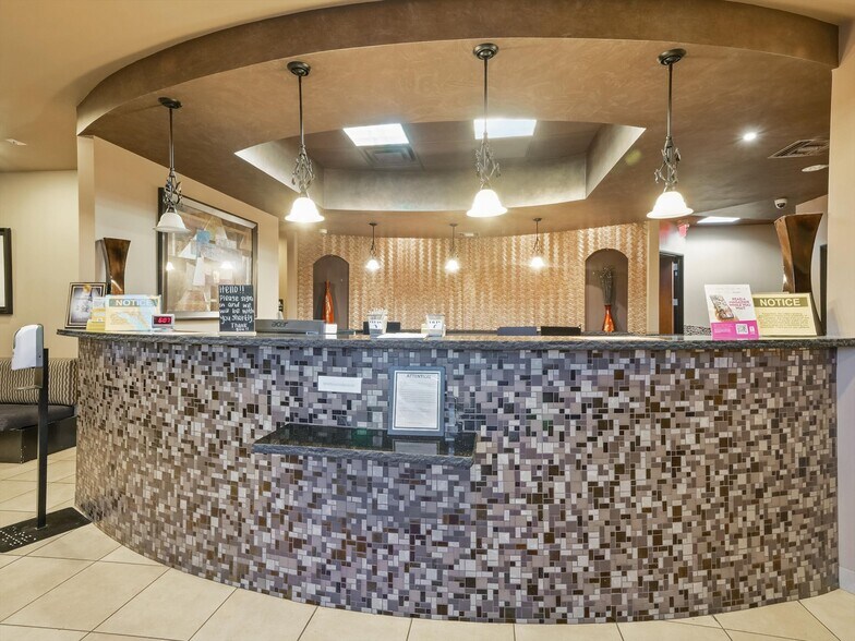 More Photos Of 16841 N 31st Ave, Phoenix Medical For Sale