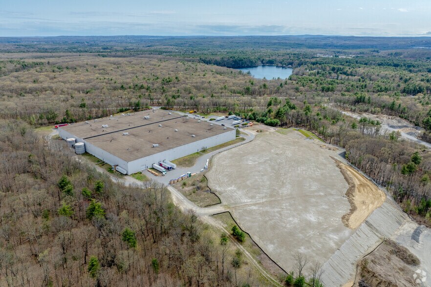 More Photos Of 580 Fort Pond Rd, Lancaster Distribution For Sale