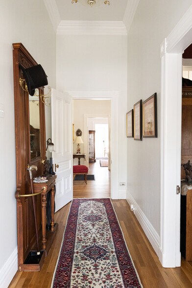 More Photos Of 11 E Main St, Winters Office Residential For Lease