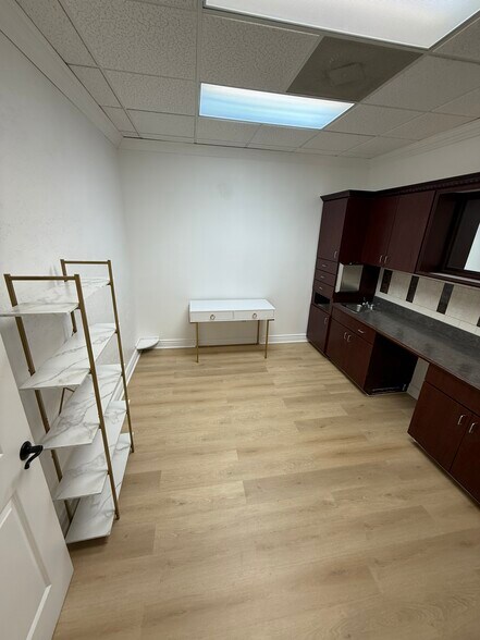 More Photos Of 2711-2713 Maguire Rd, Ocoee Medical For Lease