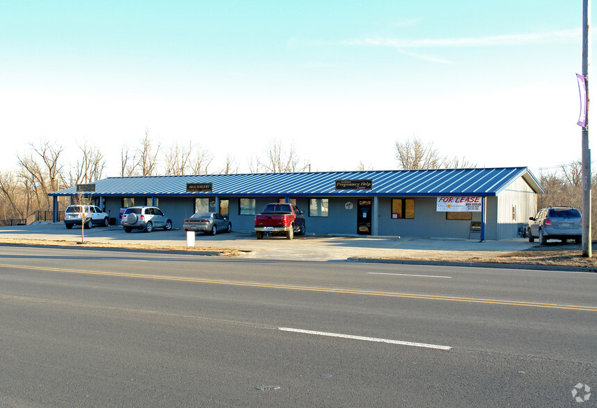 Primary Photo Of 1642-1-1642-3 Main St, Atchison Unknown For Lease