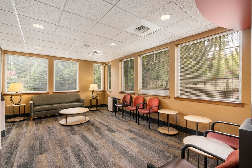More Photos Of 185 NE Gilman Blvd, Issaquah Medical For Sale