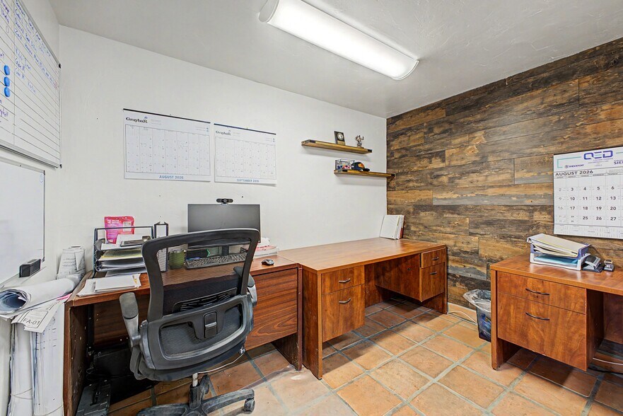 More Photos Of 2201 E 21st St, Tucson Warehouse For Lease