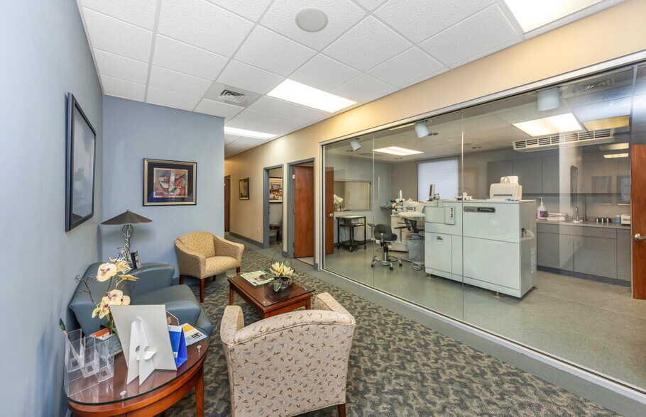 More Photos Of 2346 Drew St, Clearwater Office For Sale