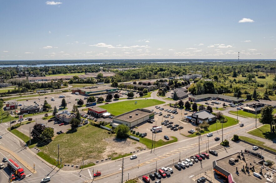 More Photos Of 3027 Parkedale Ave, Brockville General Retail For Sale
