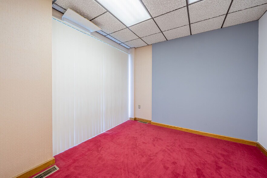 More Photos Of 1080 Caroline Dr, Washington Office For Sale