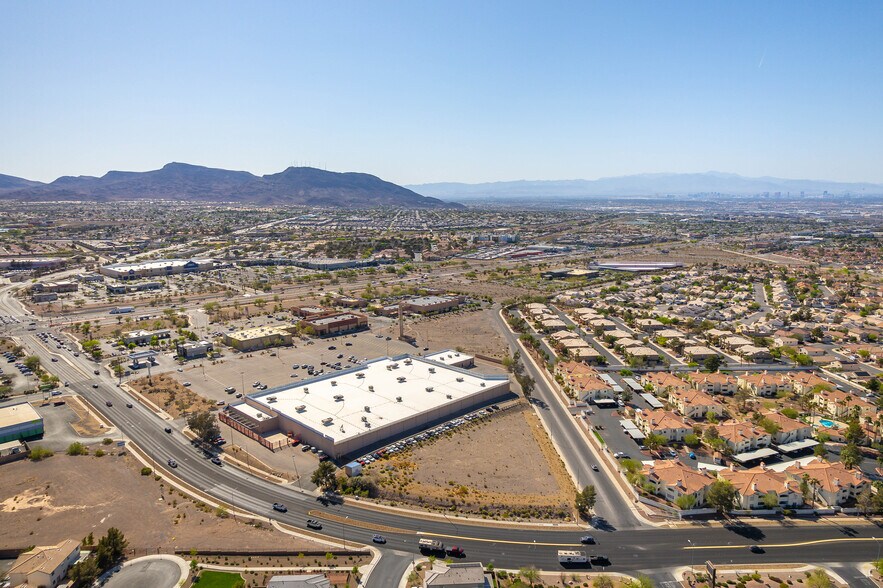 More Photos Of 732-748 S Racetrack Rd, Henderson Freestanding For Sale