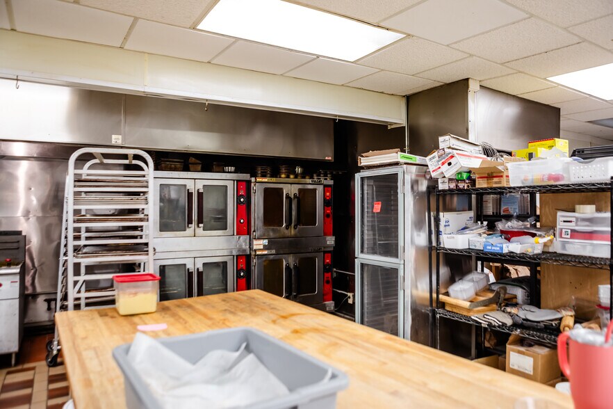 More Photos Of 2015 N Missouri St, Macon Restaurant For Sale