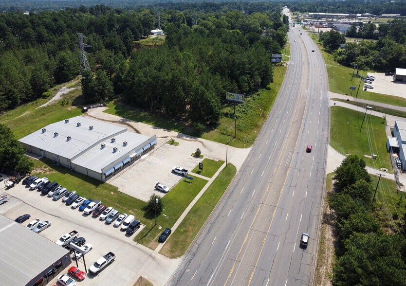 More Photos Of 4285 Hwy 31 W, Tyler Showroom For Lease