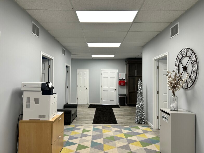 More Photos Of 150 Riverside Dr, Battle Creek Office For Sale