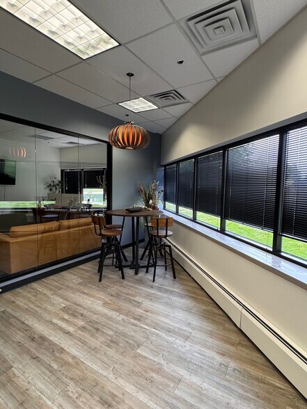 More Photos Of 2851 Charlevoix Dr SE, Grand Rapids Office For Lease