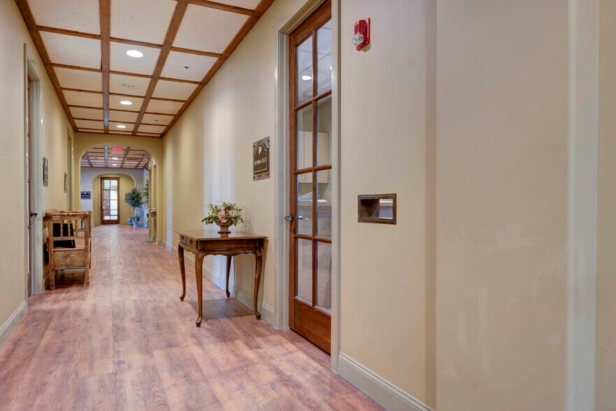 More Photos Of 1531 E Bradford Pky, Springfield Medical For Lease