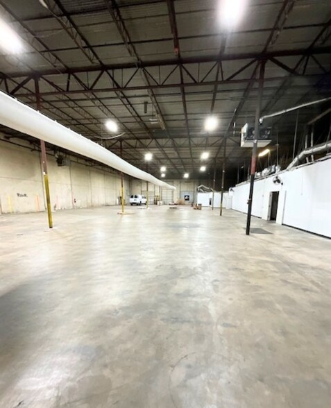 More Photos Of 4400-4412 SW 25th St, Oklahoma City Distribution For Lease