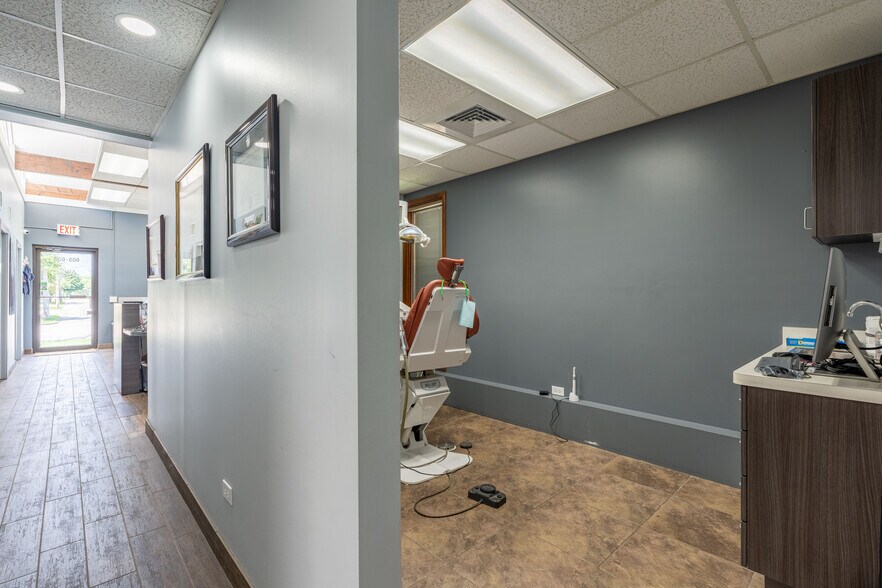 More Photos Of 605-615 W Euclid Ave, Arlington Heights Medical For Lease