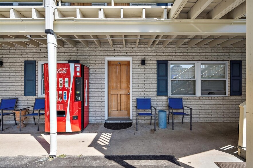 More Photos Of 1705 N Baltimore Ave, Ocean City Hotel For Sale