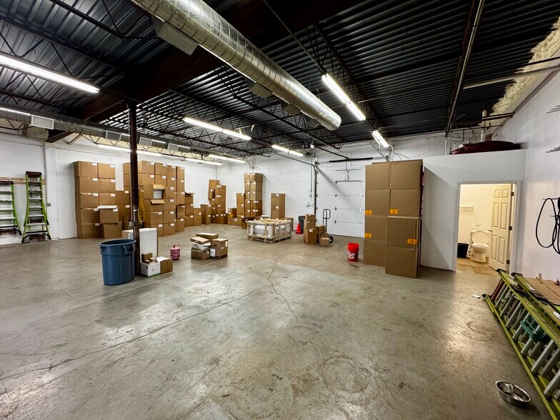 More Photos Of 1600 S Noland Rd, Independence Light Distribution For Lease