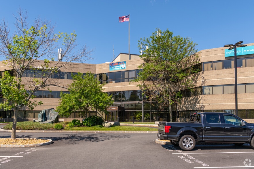 More Photos Of 152 Conant St, Beverly Office For Lease