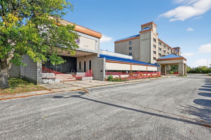 More Photos Of 1550 E Dundee Rd, Palatine Hotel For Sale