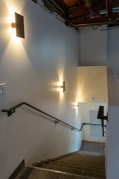 More Photos Of 1219 State St, Santa Barbara Office For Lease