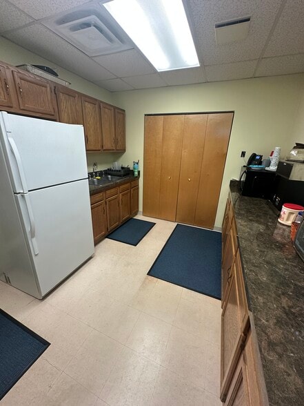 More Photos Of 1810 Joseph Lloyd Pky, Willoughby Flex For Sale