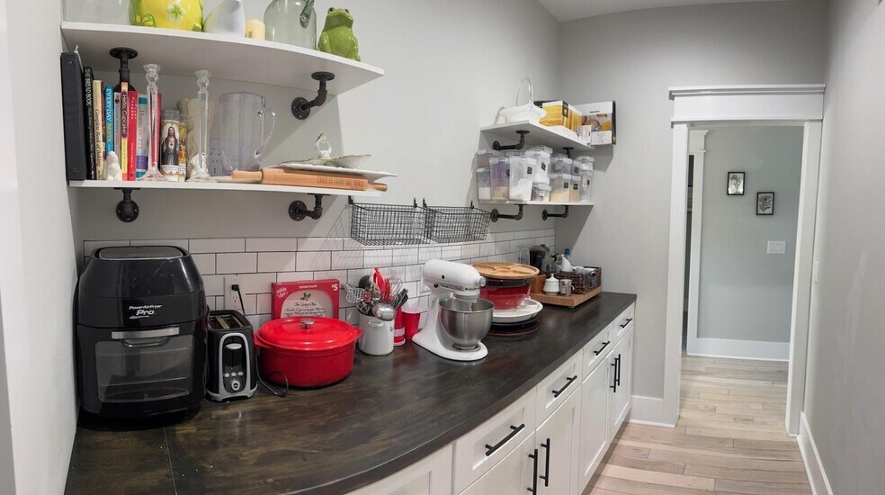 More Photos Of 286 Lakeview Drive Rd, Highland Lake Specialty For Sale