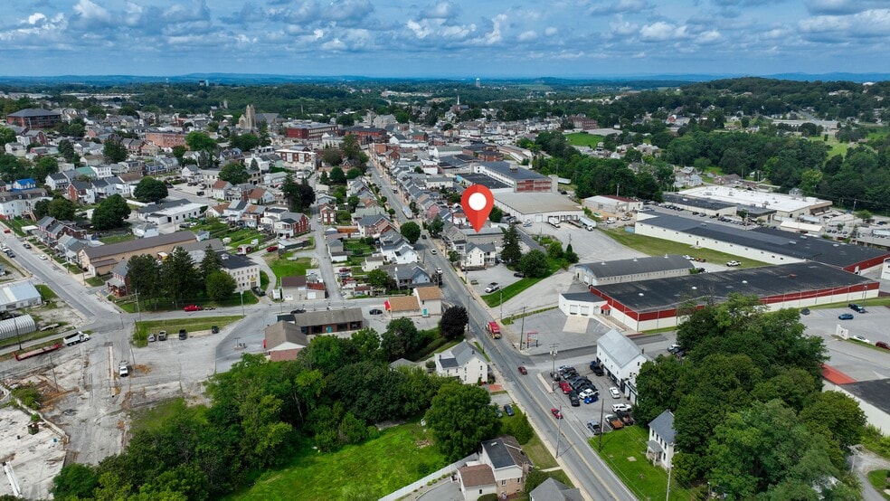 More Photos Of 157 E Broadway, Red Lion Restaurant For Sale