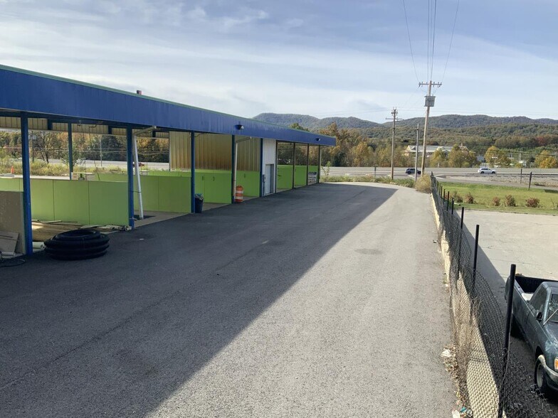 More Photos Of 141 Luther Seiber Blvd, Pioneer Sports And Entertainment For Sale