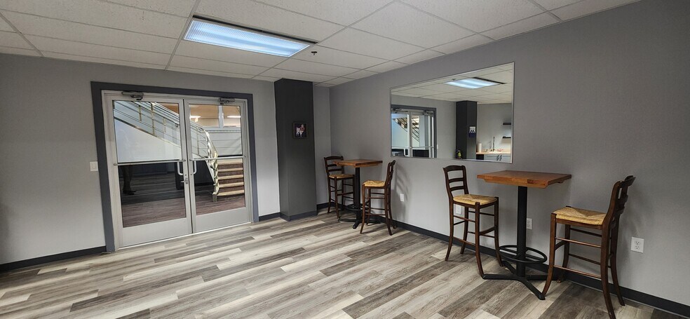 More Photos Of 200 S Washington Sq, Lansing Medical For Lease